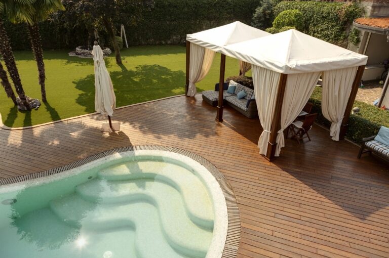 jardines con piscina